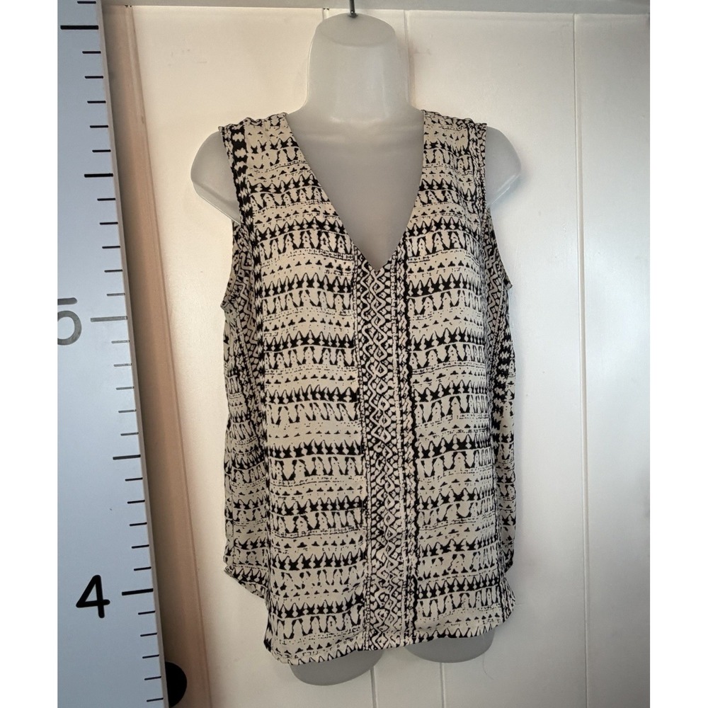 A.n.a New Approach Women's V-Neck Sleeveless Top Large Tribal Asymmetrical Hem